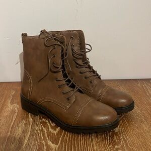 NEVER WORN - Women’s boots size 11